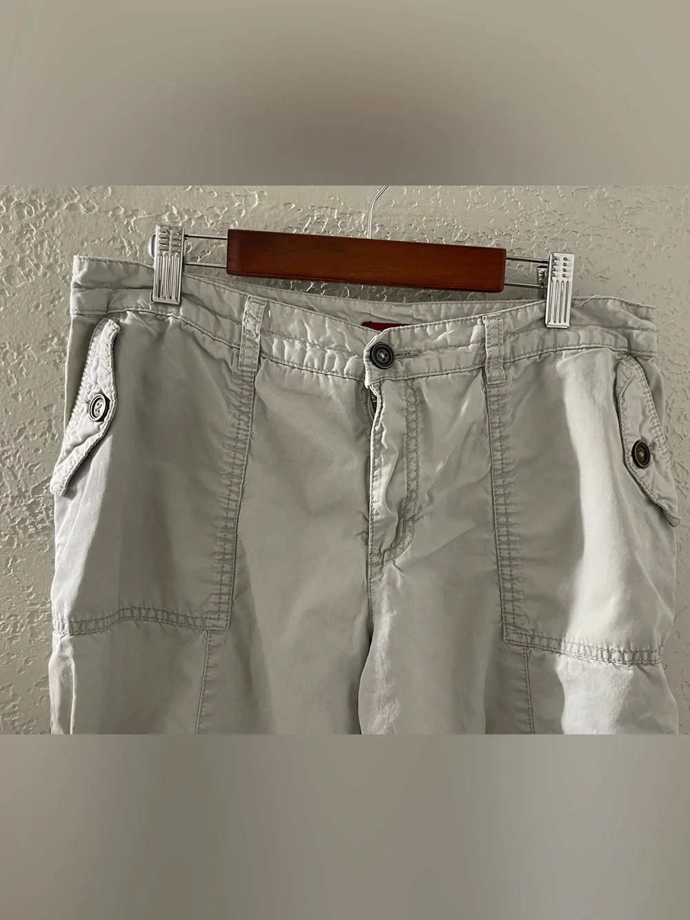 Merona Women’s Casual Relaxed Fit Light Tan Cargo Capris Size 12